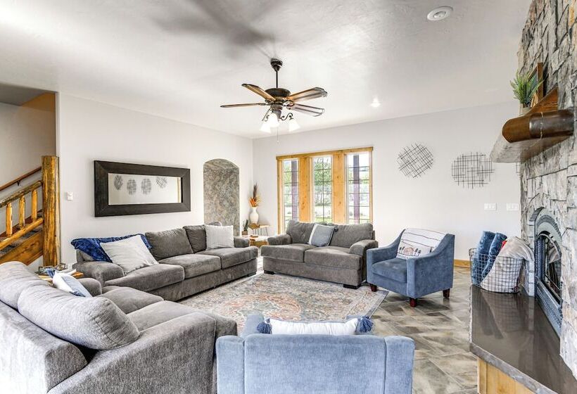 Spacious Afton Home: Patio, Grill & Mountain Views