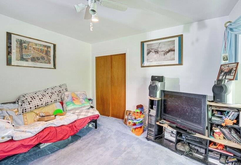 Spacious Old Bridge Home ~ 10 Mi To Jersey Shore!