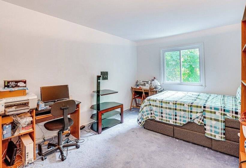 Spacious Old Bridge Home ~ 10 Mi To Jersey Shore!