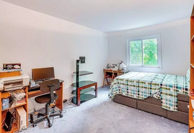 Spacious Old Bridge Home ~ 10 Mi To Jersey Shore!