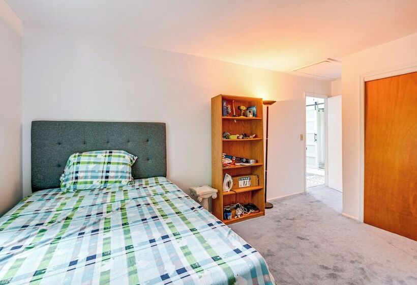 Spacious Old Bridge Home ~ 10 Mi To Jersey Shore!