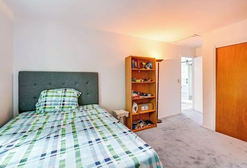 Spacious Old Bridge Home ~ 10 Mi To Jersey Shore!