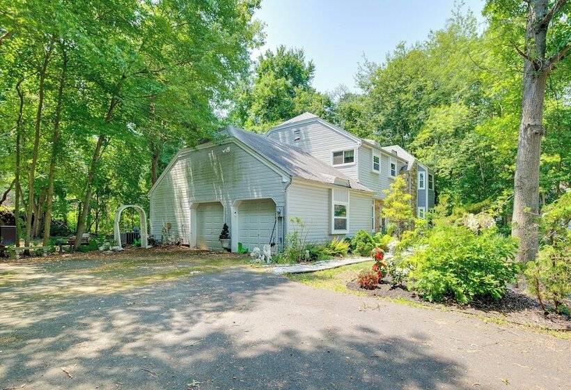 Spacious Old Bridge Home ~ 10 Mi To Jersey Shore!