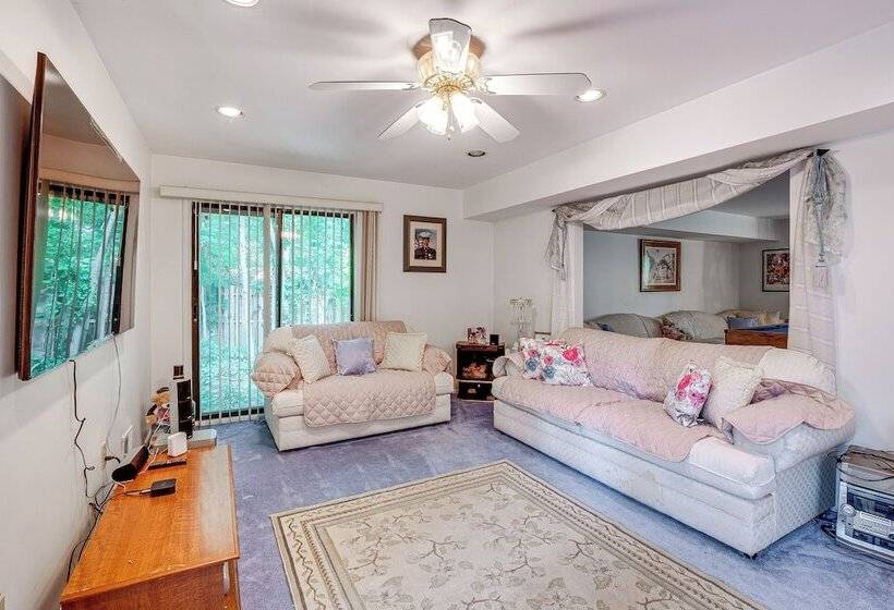 Spacious Old Bridge Home ~ 10 Mi To Jersey Shore!