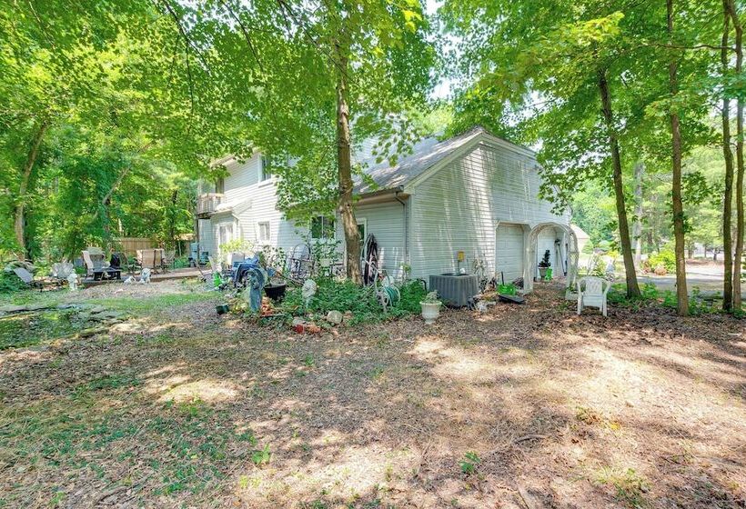 Spacious Old Bridge Home ~ 10 Mi To Jersey Shore!