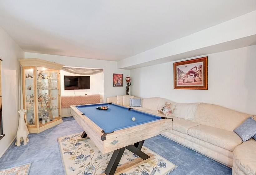 Spacious Old Bridge Home ~ 10 Mi To Jersey Shore!