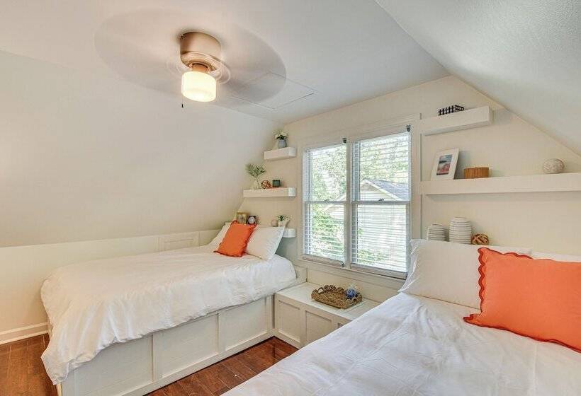 Waterfront Gainesville Home W/ Private Boat Dock!