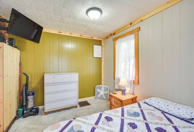 Wisconsin Lakeside Cottage W/ Deck, Views