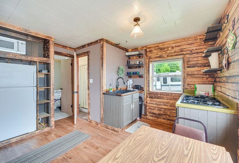Wisconsin Lakeside Cottage W/ Deck, Views