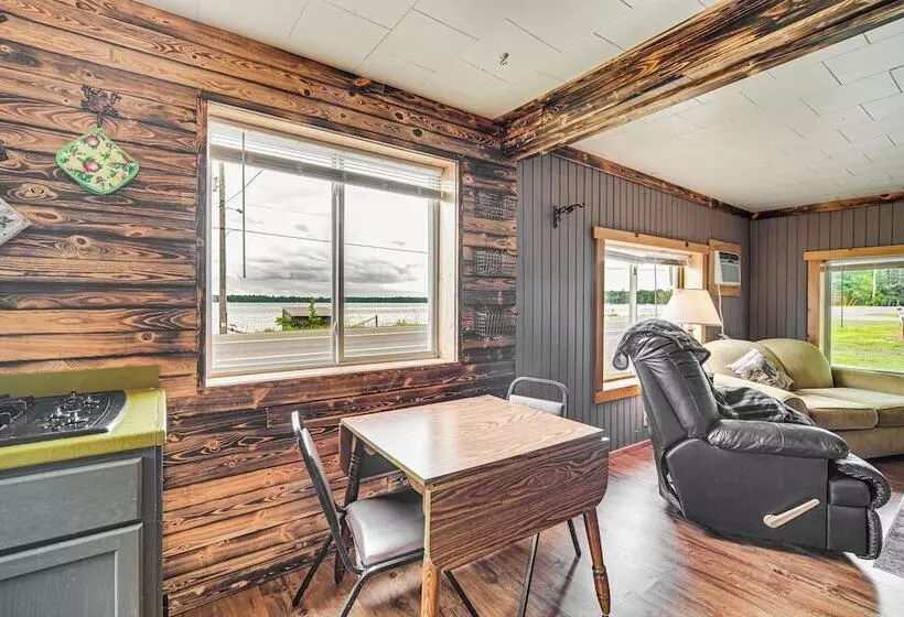 Wisconsin Lakeside Cottage W/ Deck, Views