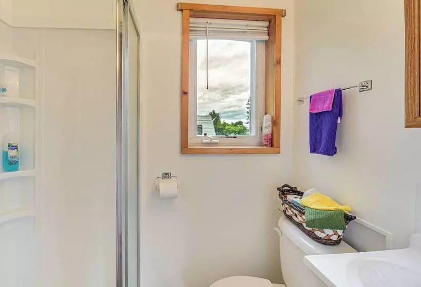 Wisconsin Lakeside Cottage W/ Deck, Views