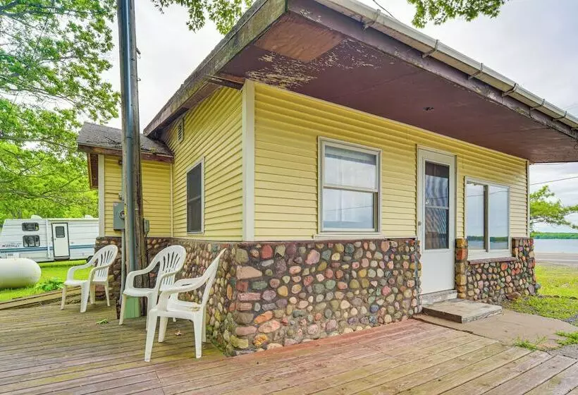 Wisconsin Lakeside Cottage W/ Deck, Views