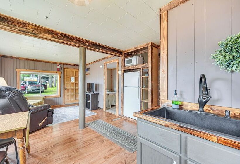 Wisconsin Lakeside Cottage W/ Deck, Views