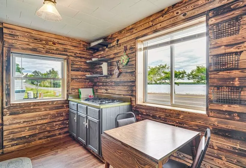 Wisconsin Lakeside Cottage W/ Deck, Views