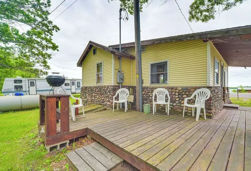 Wisconsin Lakeside Cottage W/ Deck, Views