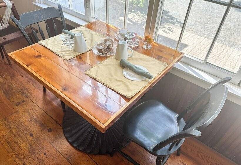 مبيت وإفطار The Black Walnut Inn