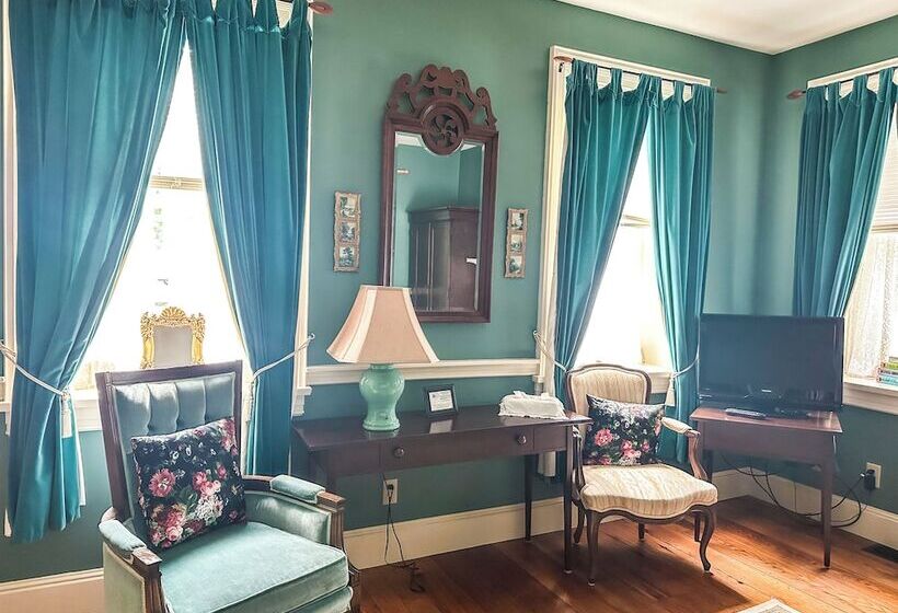 مبيت وإفطار The Black Walnut Inn