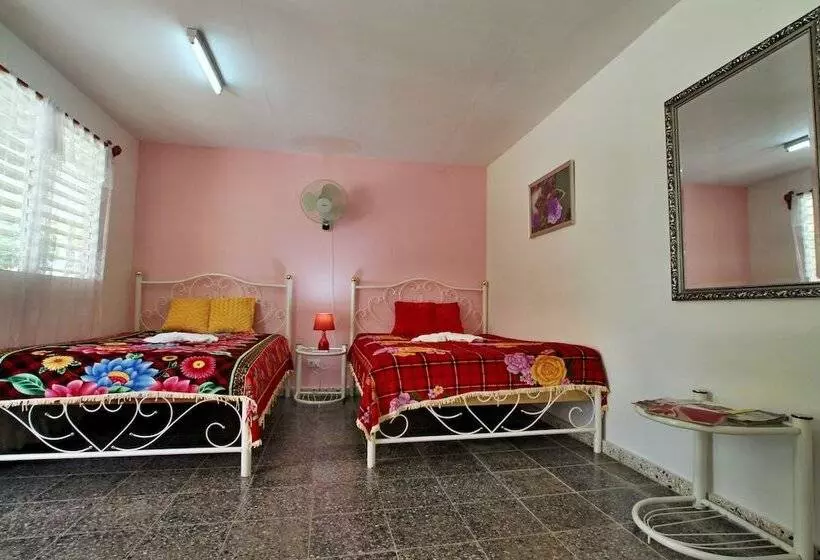 تختخواب و صبحانه Casa Camila
