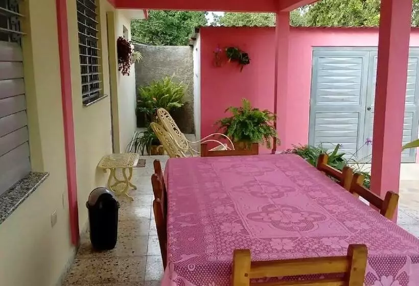 تختخواب و صبحانه Casa Camila