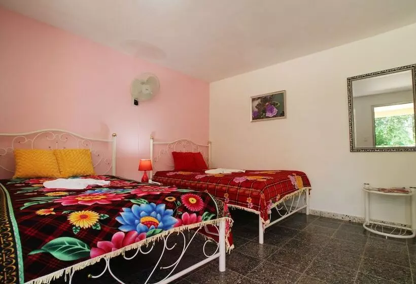 تختخواب و صبحانه Casa Camila