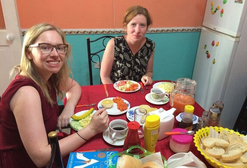 تختخواب و صبحانه Hostal Jorge