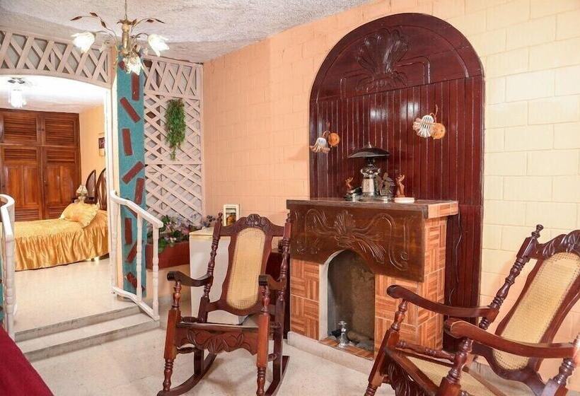 צימר Hostal Mary Y Santi