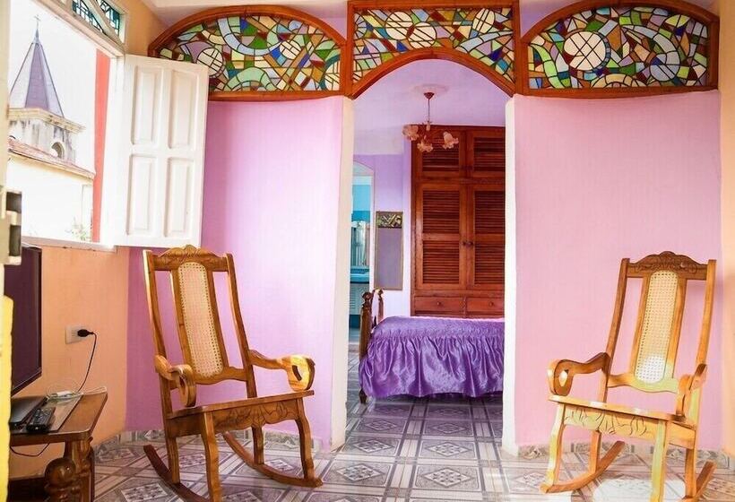 צימר Hostal Mary Y Santi