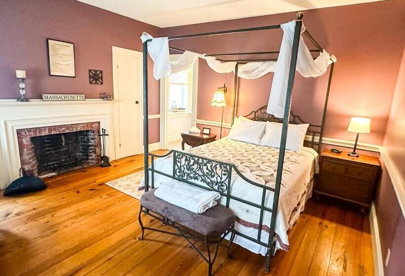 مبيت وإفطار The Black Walnut Inn