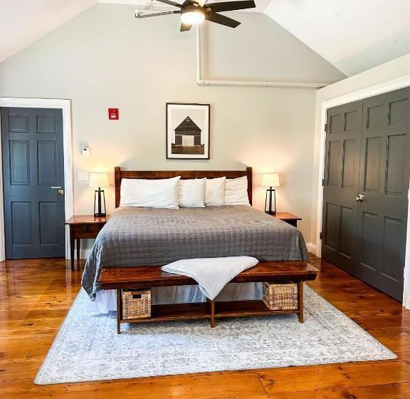 مبيت وإفطار The Black Walnut Inn