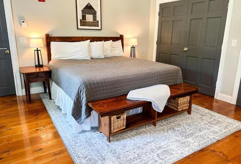 مبيت وإفطار The Black Walnut Inn