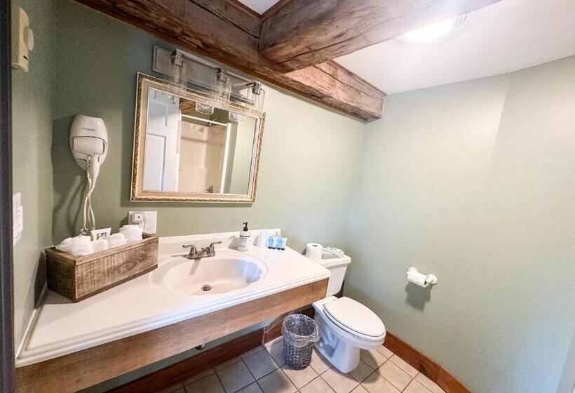 مبيت وإفطار The Black Walnut Inn