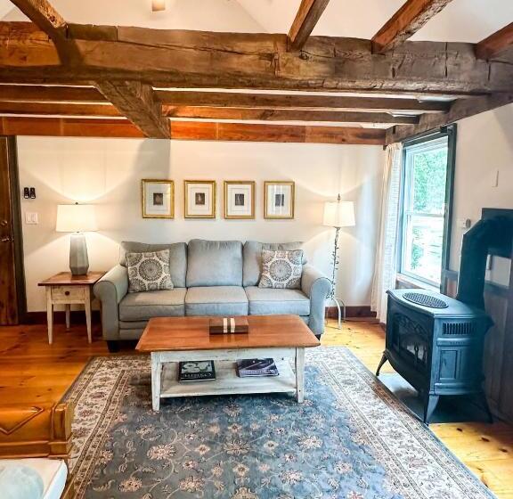 مبيت وإفطار The Black Walnut Inn