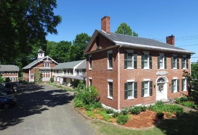 مبيت وإفطار The Black Walnut Inn