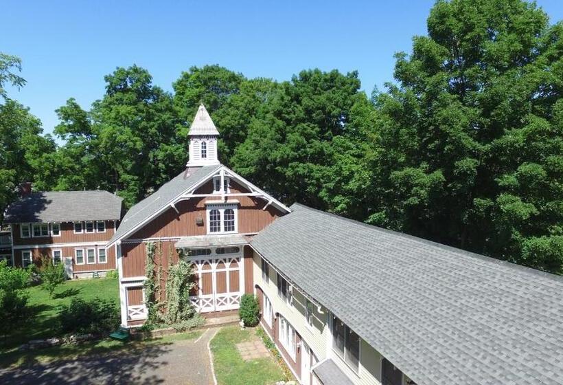 مبيت وإفطار The Black Walnut Inn