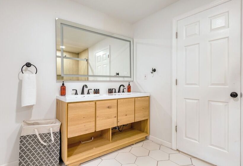 Game Farm Villa By Avantstay 10bdr, Private Pond, Spa, Pool Family Friendly