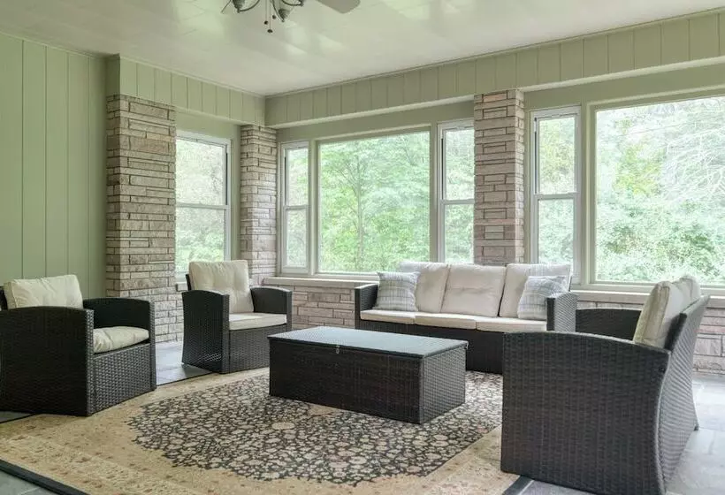 Game Farm Villa By Avantstay 10bdr, Private Pond, Spa, Pool Family Friendly