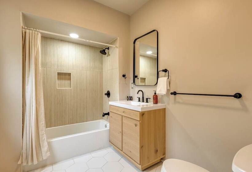 Game Farm Villa By Avantstay 10bdr, Private Pond, Spa, Pool Family Friendly