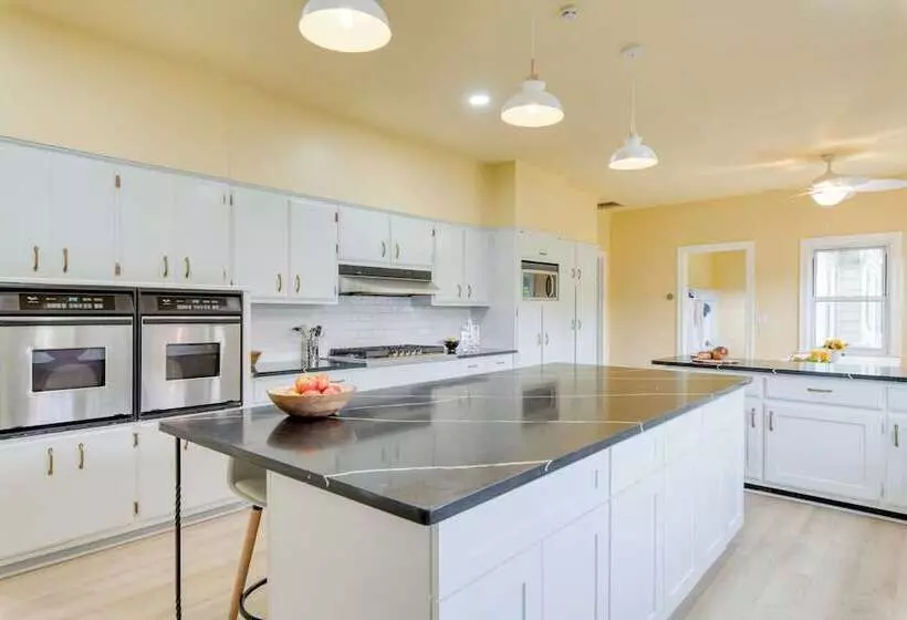 Game Farm Villa By Avantstay 10bdr, Private Pond, Spa, Pool Family Friendly