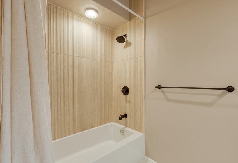 Game Farm Villa By Avantstay 10bdr, Private Pond, Spa, Pool Family Friendly