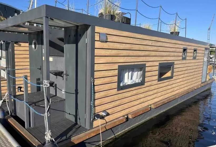 Hotelli Ahoy Masal Modern Retreat