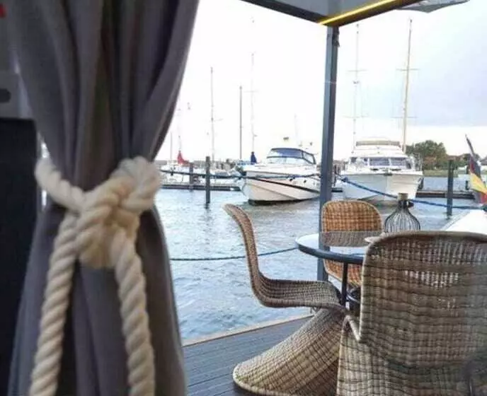 Hotelli Ahoy Masal Modern Retreat