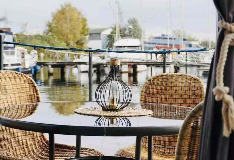 Hotelli Ahoy Masal Modern Retreat