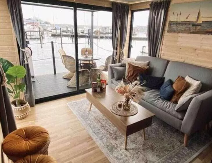 Hotelli Ahoy Masal Modern Retreat