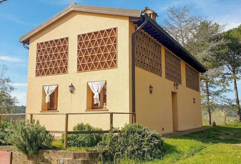 乡村酒店  Agriturismo Podere Le Tombe