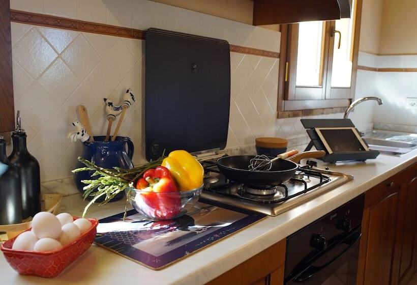 乡村酒店  Agriturismo Podere Le Tombe