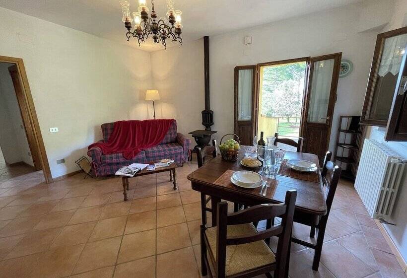 乡村酒店  Agriturismo Podere Le Tombe