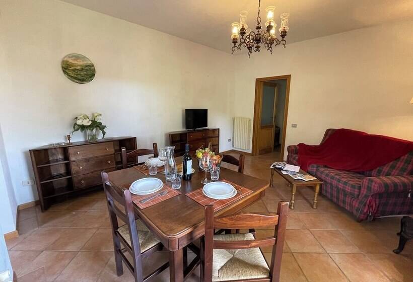 乡村酒店  Agriturismo Podere Le Tombe