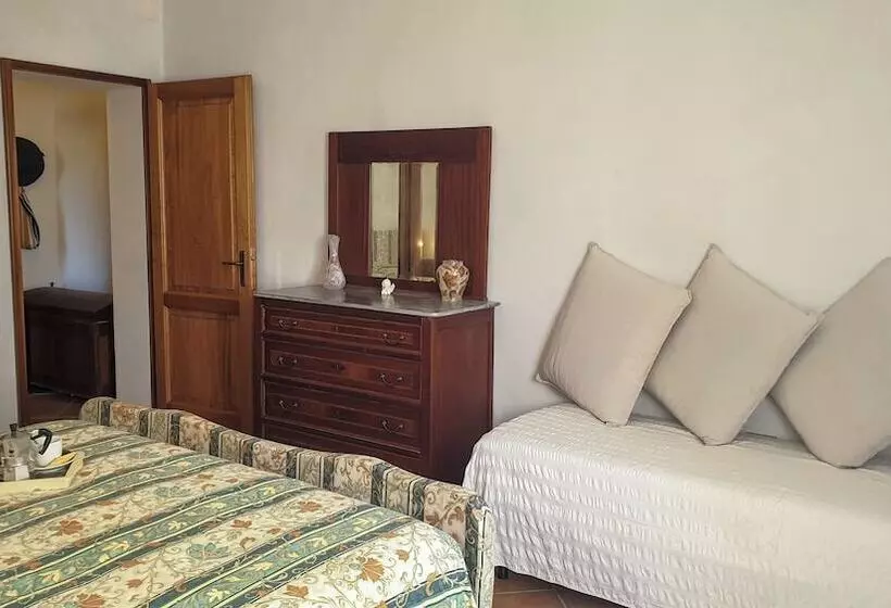 Maaseutuhotelli Agriturismo Podere Le Tombe