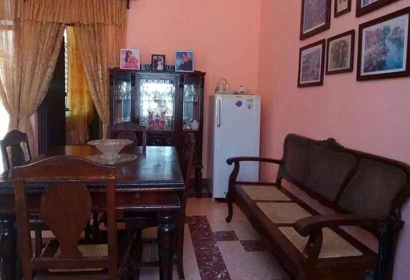 پانسیون Hostal Aday Y Orlando Cienfuegos