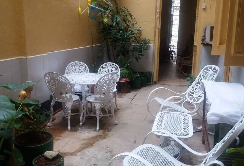 پانسیون Hostal Casandra